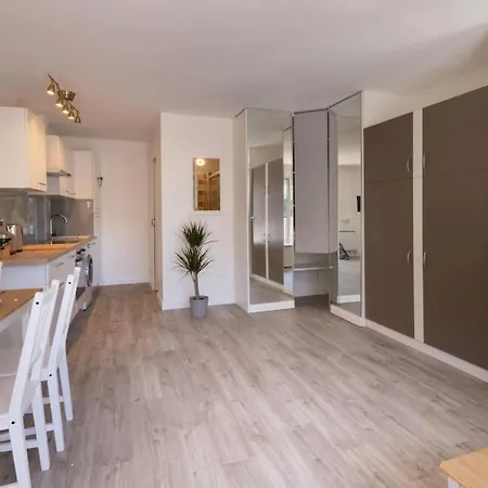 06ap-beau Studio Renove 4 Personnes A 2 Pas De La Plage Κάννες